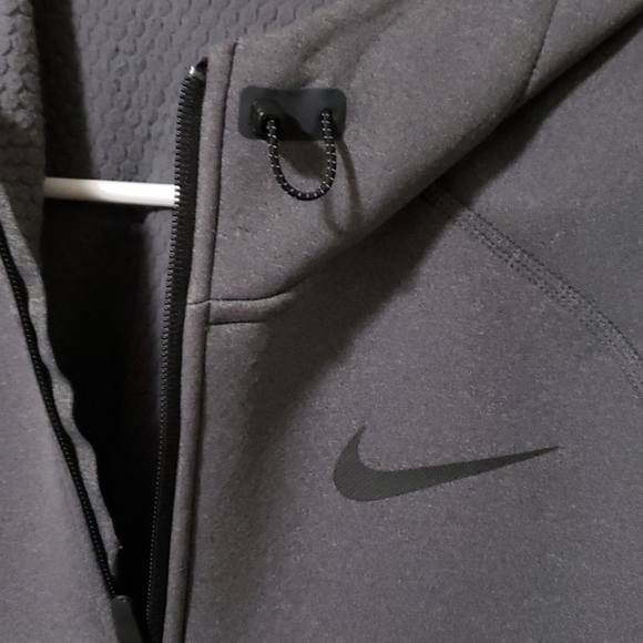 Nike - Picture 3 of 3